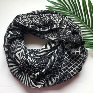 Infinity Scarf Black & White
